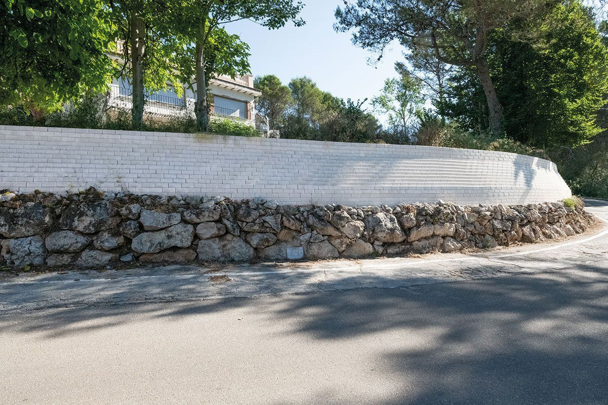 Murete curvo con Muro Foncea