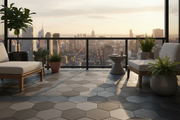 Balcón urbano al atardecer con suelo de Losa Hexagonal Laguardia de hormigón en antracita - Vetonek