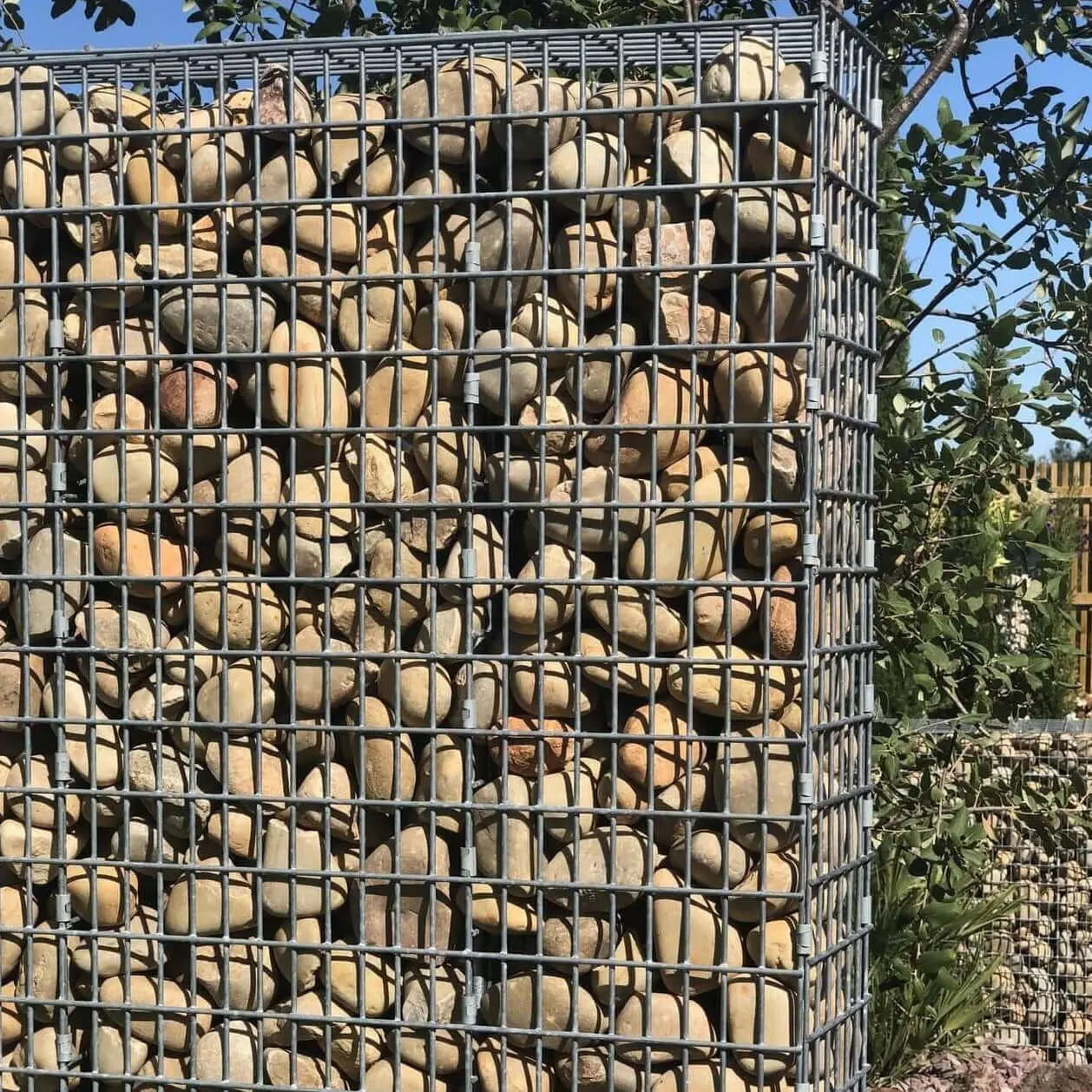 Cantos rodados Río Gaviones piedra barata comprar cantera rocas Acabado Natural, Cantos rodados, Colores Claros, Colores vivos, Decoracion exteriores, Exclusivo, Exteriores, Gaviones, Multicolor, Muro gavion, Muro gaviones, Pared, Piedra, Piedra jardin, Piedras amarillas, Piedras Claras, Piedras duras, Piedras exclusivas, Piedras grandes, Piedras marrones, Tamaño Gaviones, Top Ventas, Vallas jardin