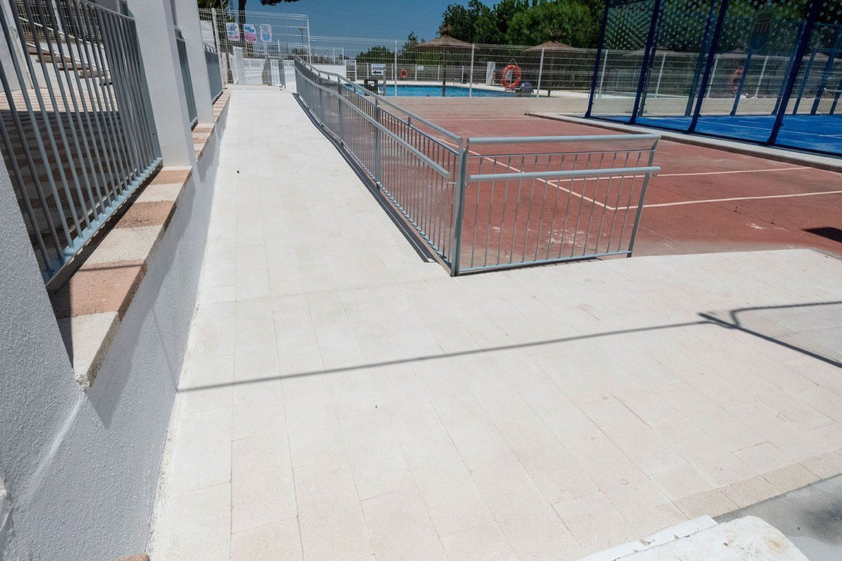 Muro forrado con Plaqueta Ranurada Tormantos