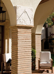 Reloj Solar Hornos en jardín