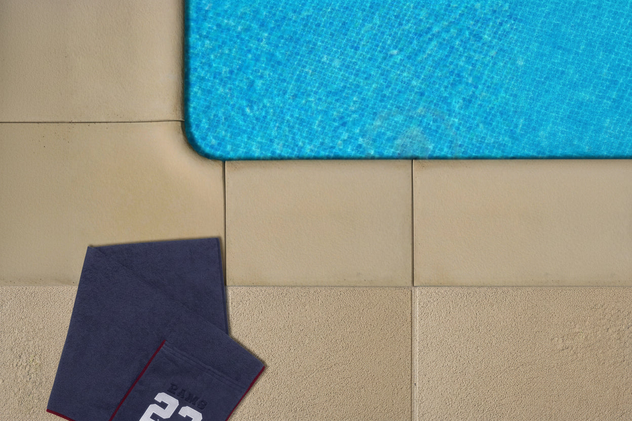 Borde remate de piscina de hormigón - Vetonek