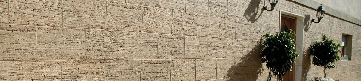 Fachada con Revestimiento Murchante travertino arenado